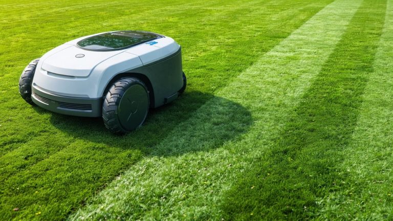 See How Mammotion Luba Mini 2 AWD 1500H Handles Lawn Edges Like a Pro